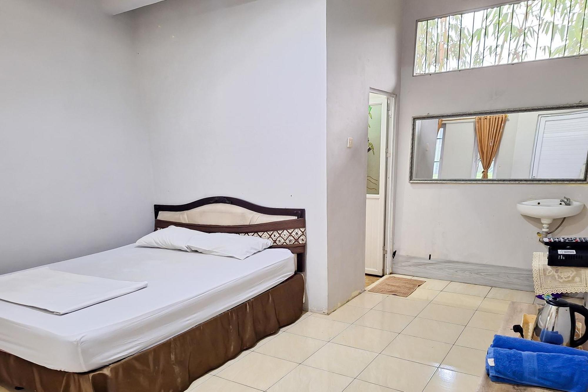 Hotel Reddoorz At Kampung Istal Bogor Exterior foto