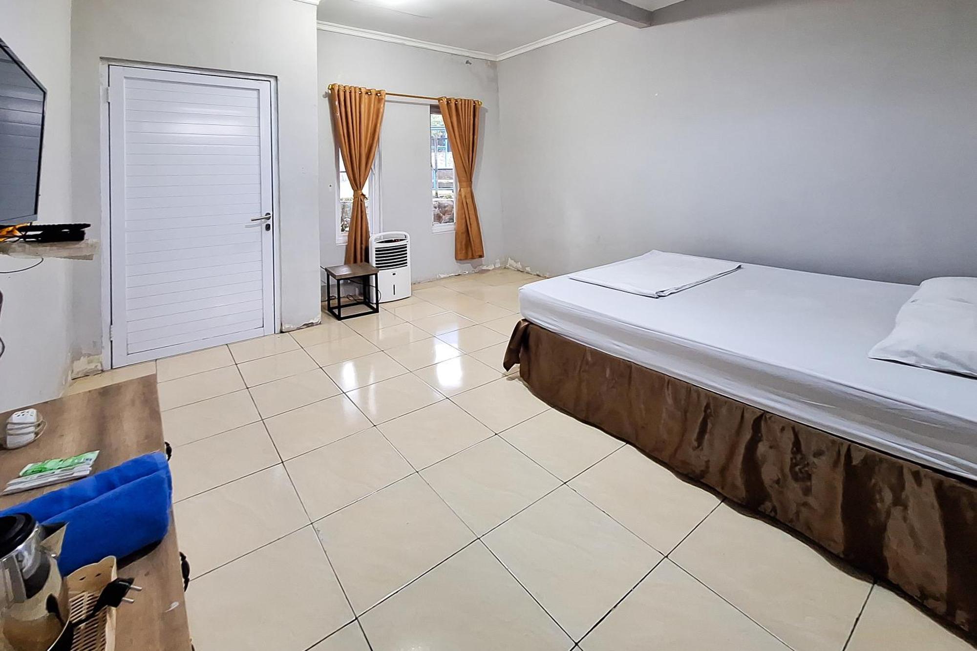 Hotel Reddoorz At Kampung Istal Bogor Exterior foto