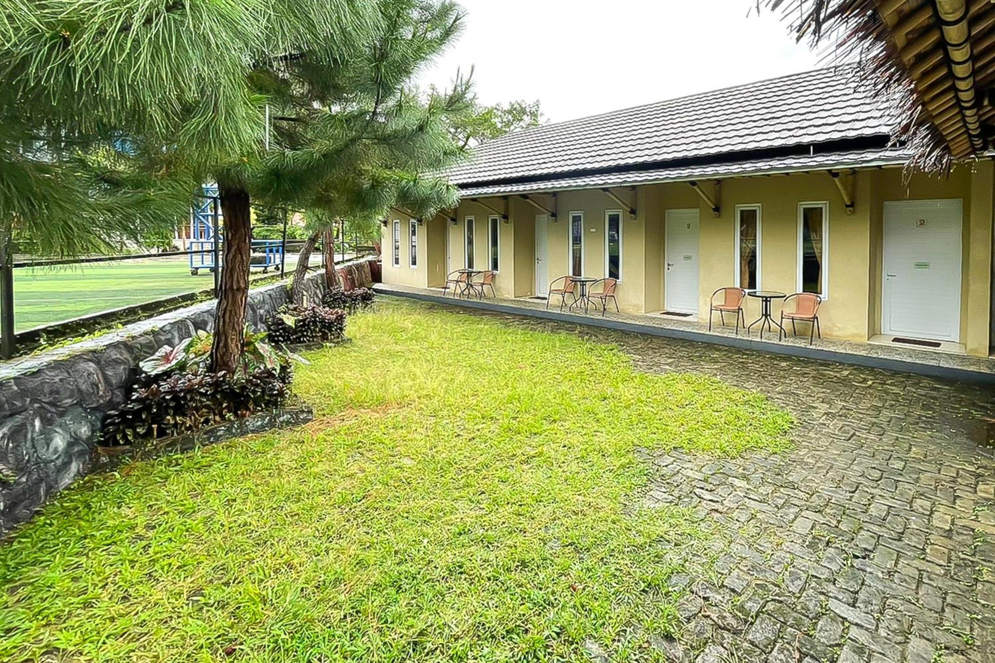 Hotel Reddoorz At Kampung Istal Bogor Exterior foto