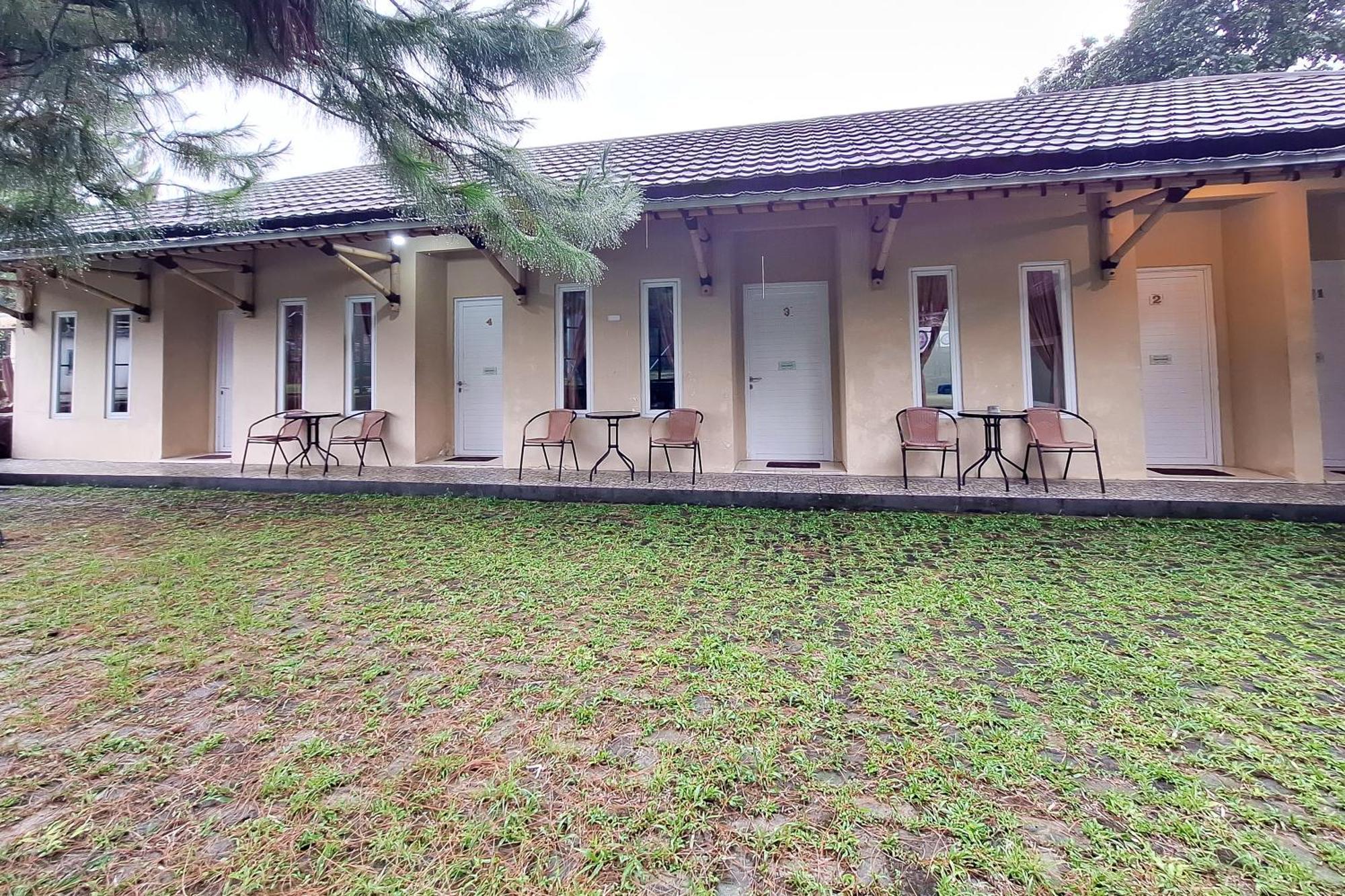 Hotel Reddoorz At Kampung Istal Bogor Exterior foto